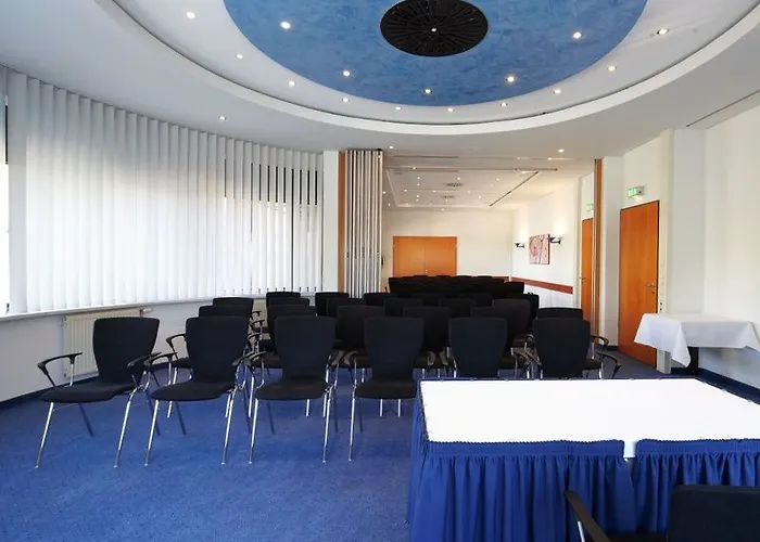 Отель Center By Leonardo Эрфурт