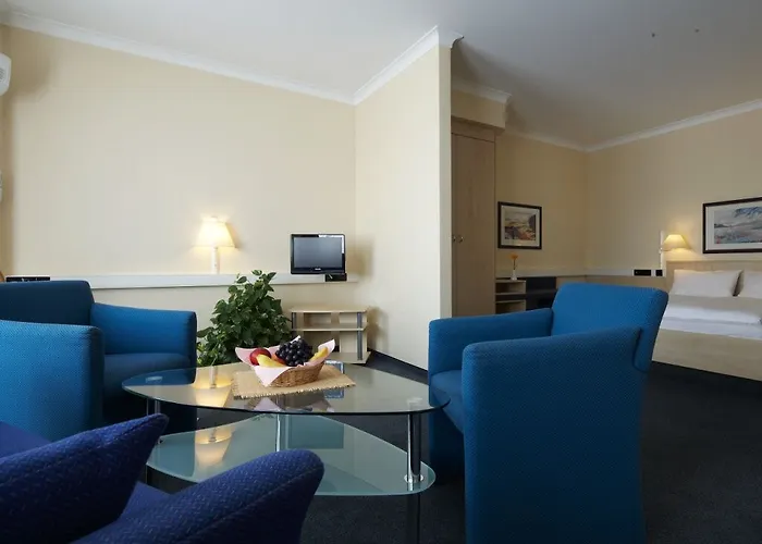 Hotel Center By Leonardo 4*